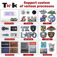 Impresión de ropa personalizada Impresión de etiquetas de goma Impresión de vinilo en relieve 3D Impresora Etiqueta de silicona Transferencia de prensa de calor Logo para camiseta