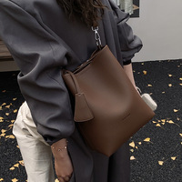 Sac Seau en PU Grain Litchi Minimaliste Tendance pour Femme, Grande Capacité, Réglable, Idéal pour le Quotidien et les Voyages