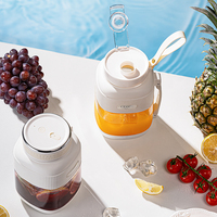 Hete Aanbieding Huishoudelijke Elektrische USB-sapcentrifuge 700ml OEM Draadloze Mixer Sapmachine Draagbare Automatische Mini Fruitpers Blender