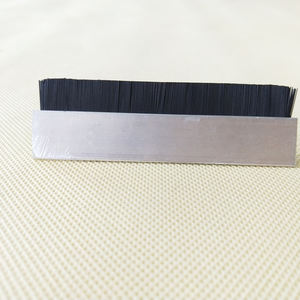 Bande d'étanchéité à brosse verticale robuste pour <span class=keywords><strong>porte</strong></span> roulante <span class=keywords><strong>de</strong></span> <span class=keywords><strong>garage</strong></span>, bas commercial - Product Image 4