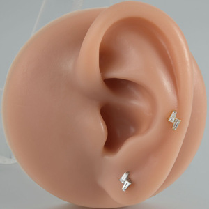 Pendientes de Flor con Baño de Titanio G23, Pequeños, con Cristal, Joyería para Perforaciones, Uso Diario, Joyería de Moda - Product Image 2