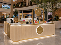 Kiosque de luxe personnalisé pour centre commercial, présentoirs LED, comptoir de vente au détail, aménagements de magasin de parfums, kiosque de centre commercial