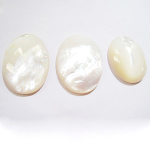 Cabochon ovale in madreperla con fondo piatto per creazione di gioielli e artigianato fai da te - Product Image 3