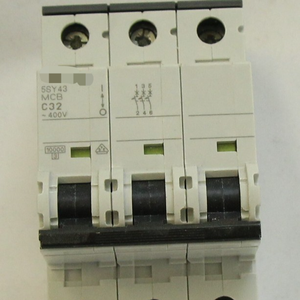 3zx10120sb301awbra1 Eindschakelaar Nieuw in doos Nieuw Origineel Direct leverbaar Industriële automatisering Pac Specifieke PLC-programmering - Product Image 6