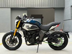 Motocicleta Deportiva <span class=keywords><strong>CFMOTO</strong></span> <span class=keywords><strong>700CL</strong></span>-<span class=keywords><strong>X</strong></span> Sport de 693cc, Bicilíndrica, Refrigerada por Agua, Estilo Neo Retro - Product Image 2