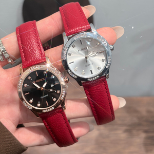 X-GEQCK 8077 Nuevo <span class=keywords><strong>Reloj</strong></span> <span class=keywords><strong>de</strong></span> Cuarzo para <span class=keywords><strong>Mujer</strong></span> con Doble Calendario, Correa <span class=keywords><strong>de</strong></span> Cuero Vacuno, Caja <span class=keywords><strong>de</strong></span> Aleación, Esfera con Incrustaciones <span class=keywords><strong>de</strong></span> Diamantes, a la Moda e Impermeable - Product Image 1