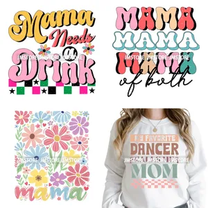 Adesivi Termoadesivi DTF Lavabili con Citazioni Ispirazionali 'Floral Mama Club in My Era Mom Life Love' Pronti da Applicare su Felpe - Product Image 1