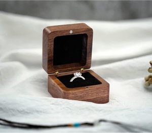 Caja de Anillos de Madera Personalizada, Mini Caja para Anillo de Compromiso con un Solo Compartimento, Caja Cuadrada para Anillos de Boda - Product Image 3