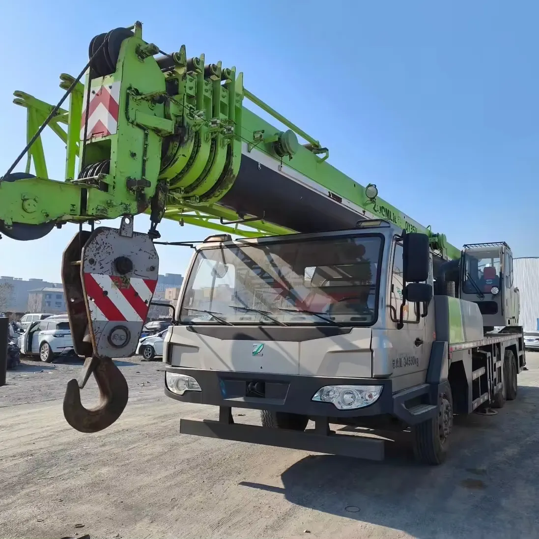 Zoomlion 30 टन प्रयुक्त ट्रक क्रेन सीधे बांह में 30 टन हाइड्रोलिक ट्रक क्रेन ZTC300V763