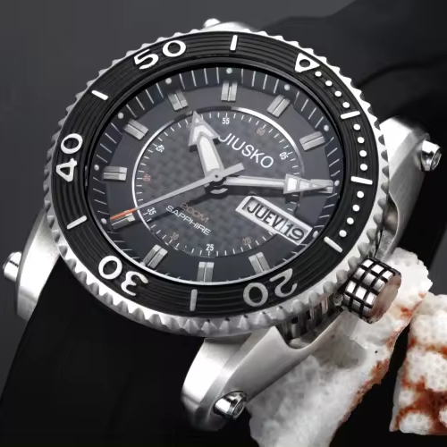 Luxury Sport Watches 200 Meter Waterproof Watch Classic Quartz Silicone Band Diver Watch