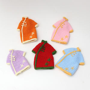 Porte-clés Qipao de style chinois au crochet fait à la main-Jouet tricoté de dessin animé rétro, charme mignon en tricot, cadeau parfait pour les femmes enceintes - Product Image 1