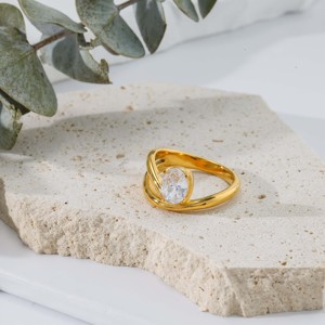 Anillo Ovalado de Acero Inoxidable Chapado en Oro de 18K con Circonita Incrustada en Espiral, Estilo Retro de Lujo Ligero y Versátil para Uso Diario - Product Image 2