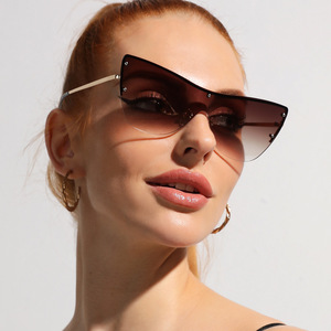 New Trendy French Sunglasses Custom Logo Uv400 Metal Retro <b>Large</b> <b>Frame</b> Shades One Piece Lens Sunglasses Rimless Sunglasses - Product Image 2