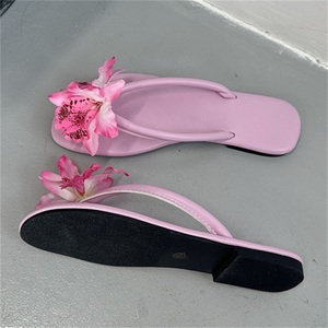 Sandales plates à bout ouvert pour femmes, antidérapantes, semelle extérieure en TPU, respirantes, douces et confortables, avec motif floral tendance, grandes tailles - Product Image 4