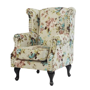 Poltrona Vintage Wingback in Ecopelle Marrone con Bottoni Trapuntati, Finitura con Borchie, Gambe in Legno Curvato, Cuscino Lombare, Poltrona d'Accento per Soggiorno - Product Image 6