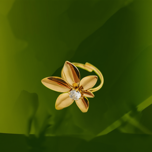 Anillo de Moda Chapado en Oro, Diseño de Flor en Acero Inoxidable con Cristal en el Centro, Ajustable para Mujer - Product Image 3