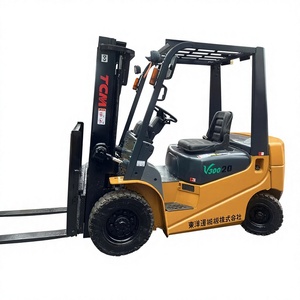 Montacargas TCM V300-20 LPG con Capacidad de 2000 kg, Mástil de Tres Etapas, Neumáticos Neumáticos, Operación Sentado, Uso en Interiores, Desplazador Lateral Hidráulico - Product Image 1