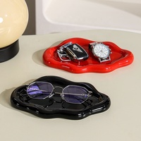Plateau à bijoux décoratif en céramique fait main en forme de nuage irrégulier, plat de présentation créatif esthétique INS noir et rouge pour le rangement des bijoux