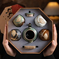 Service à thé en céramique chinoise avec motif lotus en relief, 4 tasses de 350 ml en grès haute température, et coffret cadeau octogonal en bois