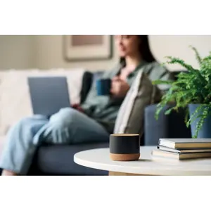 Altavoz RUMBA de corcho y aluminio, gadgets sostenibles - Product Image 3