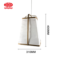 Lampe suspendue artisanale Wabi Sabi en bambou avec abat-jour en papier de riz froissé, écologique, moderne et minimaliste