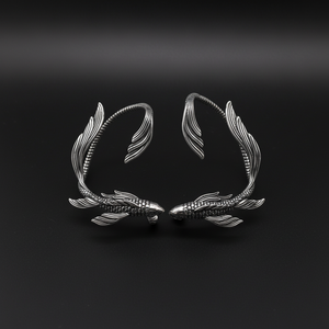 Pendientes de Oreja para Hombre y Mujer, Acero Inoxidable 316L Hipoalergénico, Diseño de Pez Koi, Sin Perforación, Estilo Vintage Punk Oscuro, Joyería Oriental, Regalo - Product Image 1