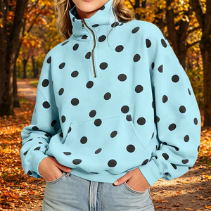 Pull molletonné oversize personnalisé pour femme avec col zippé, imprimé pois, épaules tombantes et poche – Collection Hiver - Product Image 3