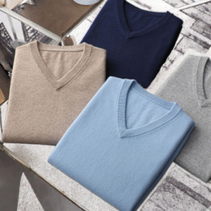 Pull-over décontracté épais en laine mérinos 100% pour homme, col en V, anti-rides, avec logo personnalisé OEM - Product Image 3