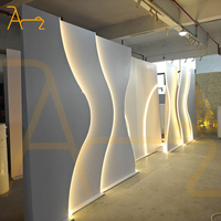 Décor de Scène de Mariage Moderne Personnalisé pour Événements, Forme Vague Blanche en Acrylique PVC 3D avec Lumière LED