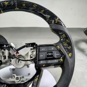 Volant de direction de style sportif Pièces automobiles pour <span class=keywords><strong>Toyota</strong></span> <span class=keywords><strong>GR</strong></span> Land Cruiser LC200 LC300 Volant en fibre de carbone forgée - Product Image 5