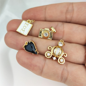จี้หัวใจประดับเพชรดำเคลือบทอง 18K ขายดี พร้อมจี้รูปกล้องและจี้รูปตัวอักษร MOM สำหรับทำต่างหูและสร้อยข้อมือ - Product Image 2