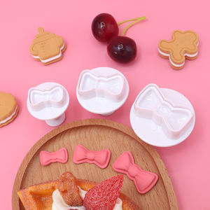 Lot de 3 <span class=keywords><strong>emporte</strong></span>-pièces en forme de nœud <span class=keywords><strong>papillon</strong></span>, en plastique, écologiques, compatibles lave-vaisselle et micro-ondes, pour biscuits, fabrication directe d'usine - Product Image 1