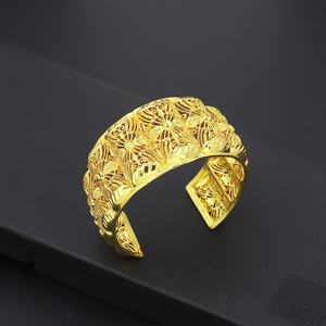 Ensemble bracelet et bague plaqué or 24 carats Jxx Fashion, 2 pièces, bracelet ouvert à breloques pour femme, pour mariage, en laiton - Product Image 4