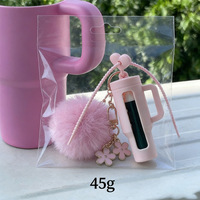 Étui à rouge à lèvres moderne et minimaliste en silicone avec motif de dessin animé, porte-clés en silicone de qualité alimentaire, ensemble pompon moelleux à cordon