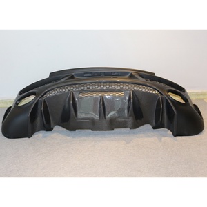 Kit carrosserie R Style pour Audi R8 (2007-2012) : modification et amélioration, comprenant pare-chocs avant, jupes latérales, garde-boue et pare-chocs arrière. - Product Image 4
