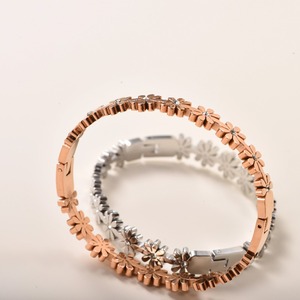 Bracelet en acier inoxydable motif marguerite mignon, plaqué or rose/or/argent, avec zircone cubique, étanche et inaltérable, idéal comme cadeau - Product Image 5