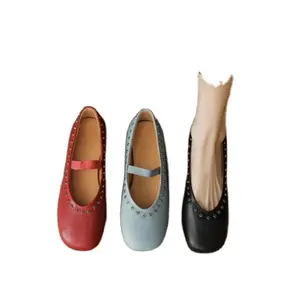 सैंडल महिलाओं के जूते पहनते हैं 2024 वसंत और गर्मियों में नए फैशन आला हल्के लक्जरी अंदर और बाहर सभी चमड़े के बैले जूते