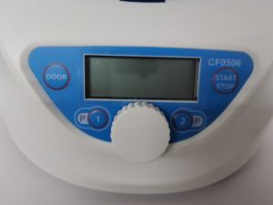 Centrífuga de laboratorio de Venta caliente con rango de velocidad 300-5000 Rpm Pantalla LCD Fabricada por proveedor profesional - Product Image 3