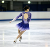 Robe de patinage artistique à manches longues dégradé violet-bleu, jupe à dos ouvert ovale large pour filles adultes, compétition et performance
