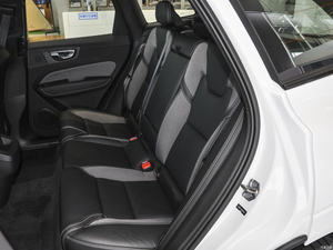 2024 2025 Buen Rendimiento XC60 <span class=keywords><strong>B5</strong></span> <span class=keywords><strong>AWD</strong></span> SUV Mediano de Lujo Familiar L4 2.0T 8 Velocidades Manual Automático 180km Auto Nuevo - Product Image 6