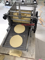 Machine automatique industrielle pour la fabrication de tortillas mexicaines à base de farine de maïs.