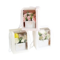 Sac d'emballage pour cadeaux Boîte en papier de forme carrée avec poignée Boîte cadeau transparente à fenêtre transparente Boîtes à fleurs portables
