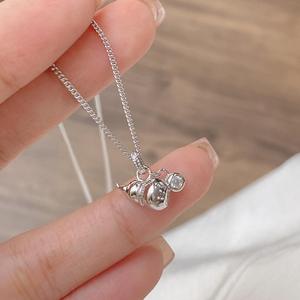 Collar con Colgante de Plata de Ley S925, Nuevo Estilo Chino, con Diamantes, Forma de Calabaza, Cruz, Estilo Lujoso y Moderno, Cadena para Clavícula - Product Image 1