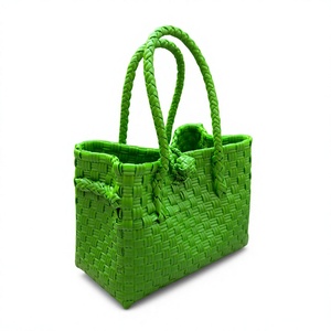 Bolso de mano de paja plástica tejida verde hecho a mano, impermeable, reciclado, ecológico, para el mercado, la playa, compras de verano, bolso de hombro - Product Image 4