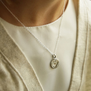 Collar Minimalista de Acero Inoxidable con Corazón y Semilla de Mostaza, Joyería de Fe para Mujer, Resistente al Deslustre - Product Image 3