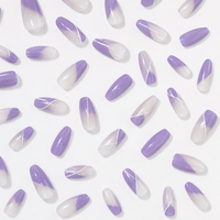 Faux ongles longs en amande à presser, base nude, violet lavande, blocs de couleur géométriques, ligne blanche, brillants