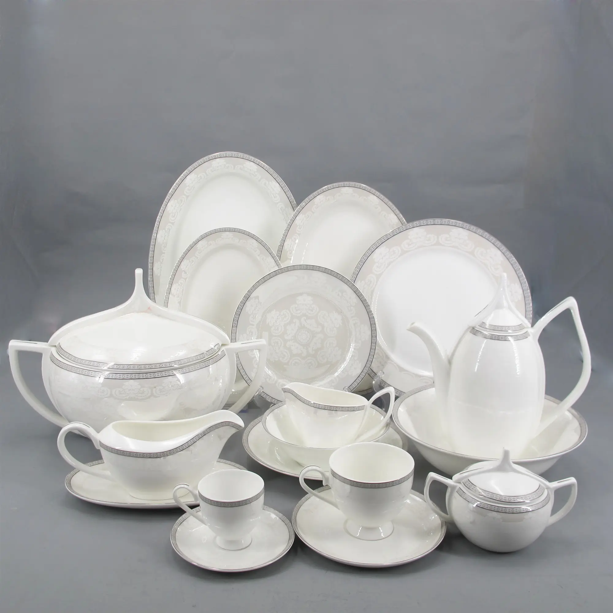 Atacado novo design elegante 61pcs conjunto de jantar com design dourado osso china louça de jantar