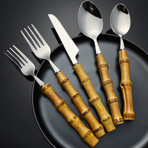 Ensemble de <span class=keywords><strong>couverts</strong></span> en <span class=keywords><strong>bambou</strong></span> Ensemble de vaisselle en acier inoxydable 18/8 Ustensiles naturels <span class=keywords><strong>Couverts</strong></span> Cuillère Fourchette Couteaux <span class=keywords><strong>Couverts</strong></span> <span class=keywords><strong>Manche</strong></span> en <span class=keywords><strong>bambou</strong></span> - Product Image 2