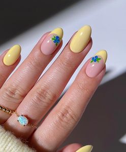 Faux ongles à presser motif fruits bleuets et cerises sur base laiteuse transparente – Collection de fruits mélangés doux et ludiques - Product Image 5
