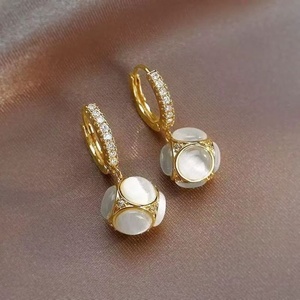 Pendientes Largos Geométricos de Cristal con Perlas de Imitación Chapadas en Oro Estilo Coreano Vintage, Joyería de Moda para Mujeres, Regalos para Fiestas - Product Image 5